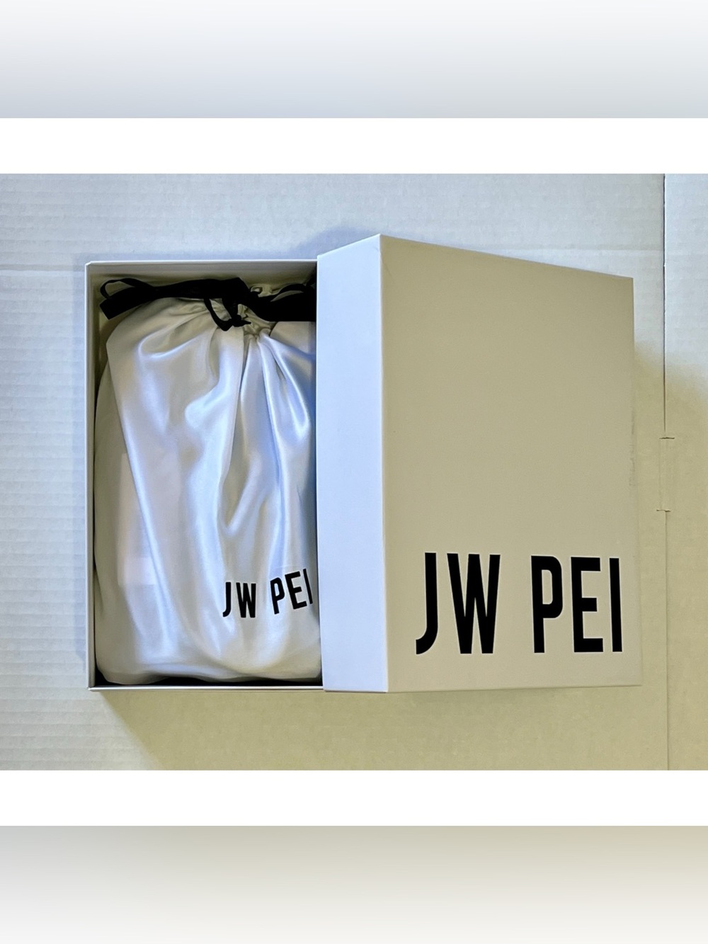JW PEI green monstera leaf shaped novelty bag new in box - Picture 12 of 16